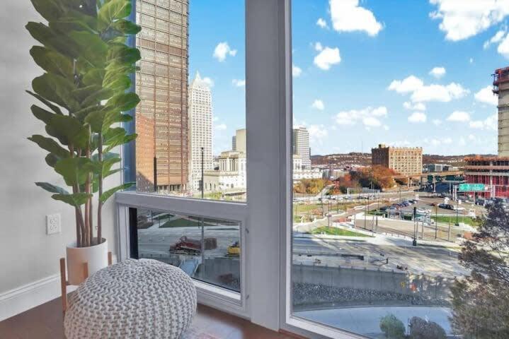 Cozysuites Posh 1br, Ppg Paints Arena, Pitts *